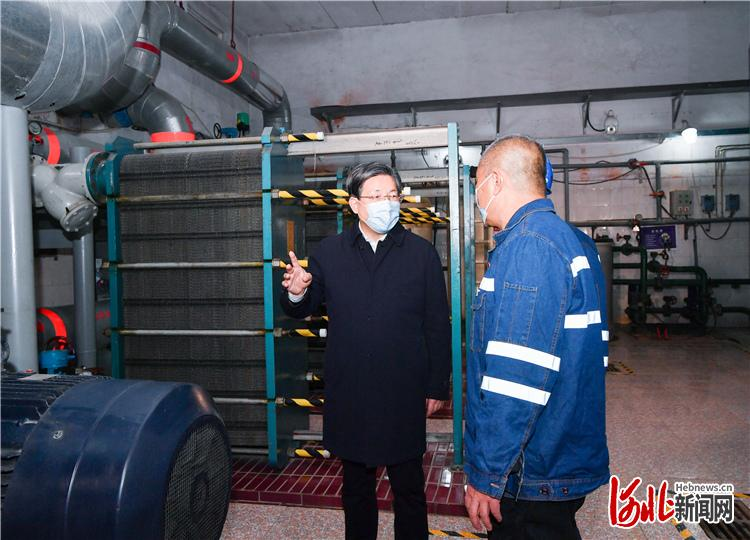 王東峰在石暗訪(fǎng)檢查供暖工作:時(shí)刻關(guān)心民生冷暖(圖3) 王東峰在石暗訪(fǎng)檢查供暖工作:時(shí)刻關(guān)心民生冷暖(圖3)